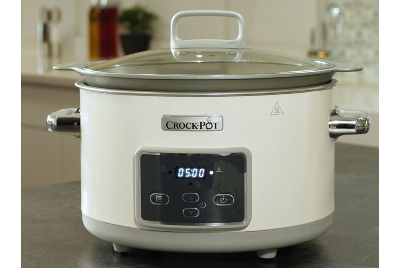 Crock Pot Slow Cooker 220 volt 240 volts, 2.4 Litre - White CP5025W / CSC046